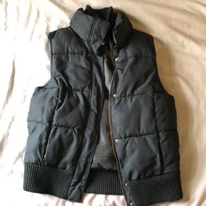 2/$10 Merona puffer vest women’s small (black)